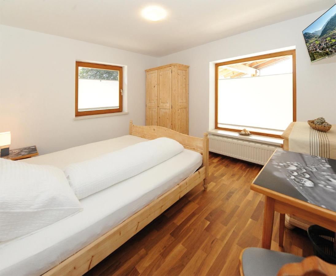 Chalet Gloria - Doppel- Und Mehrbettzimmer Bruck an der Grossglocknerstrasse Exterior photo